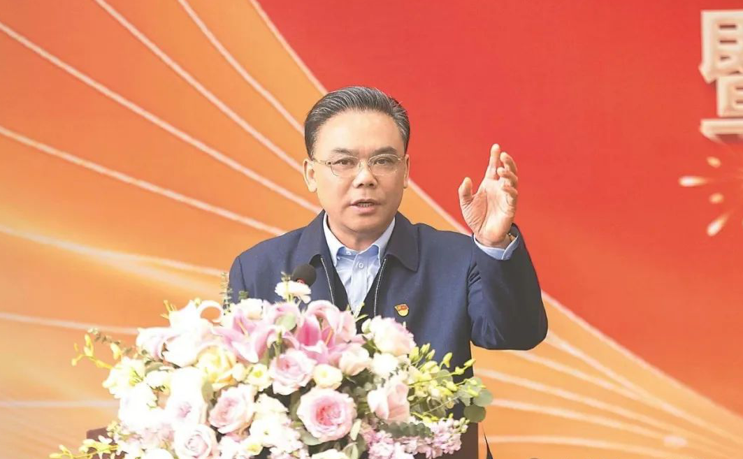 热烈祝贺县企联会会长谢玉成古麒绒材公司今天在深圳成功上市